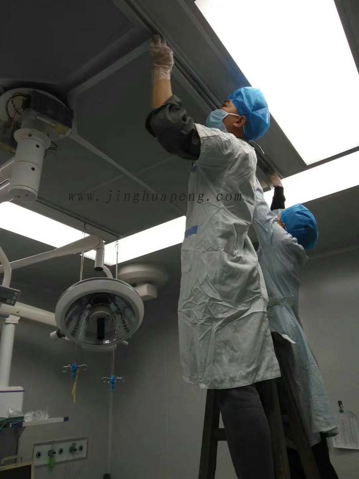 医院洁净手术室纸隔板高效空气草莓操逼视频安装完毕，封闭散流板